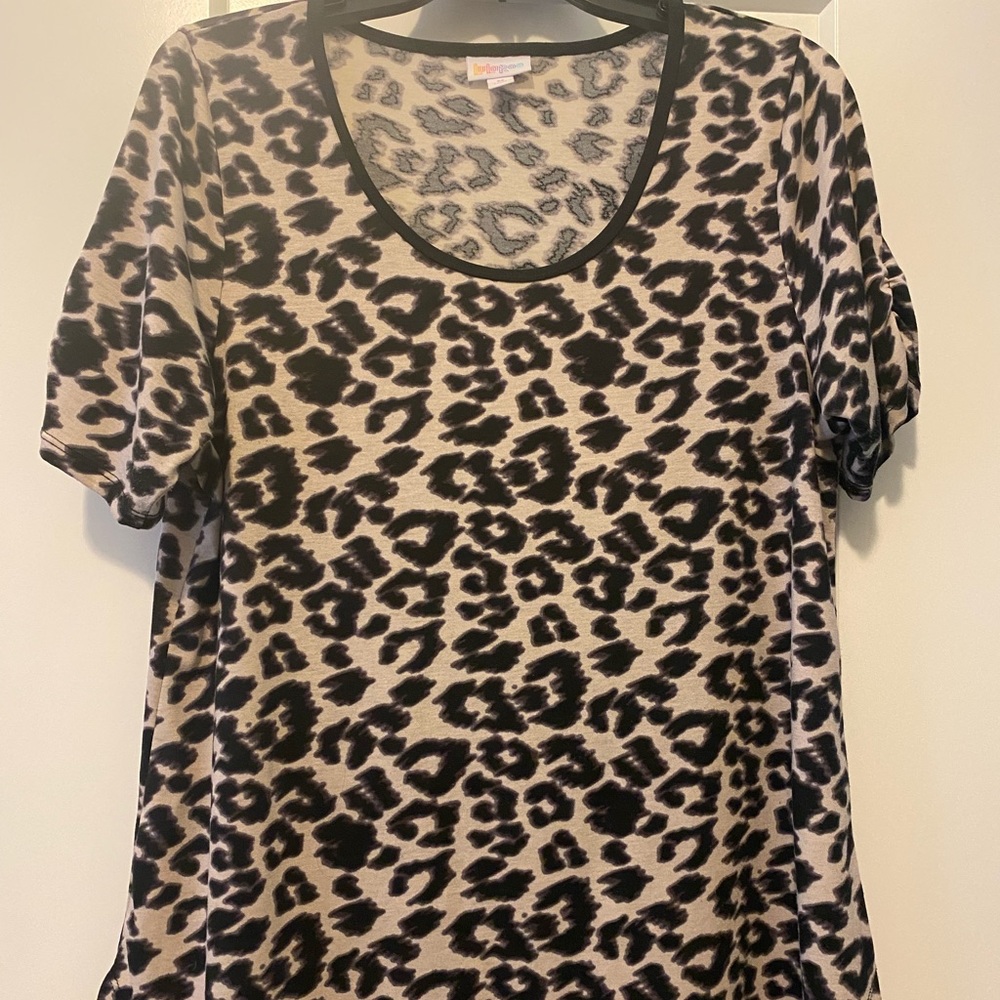 Lularoe Morgan t shirt